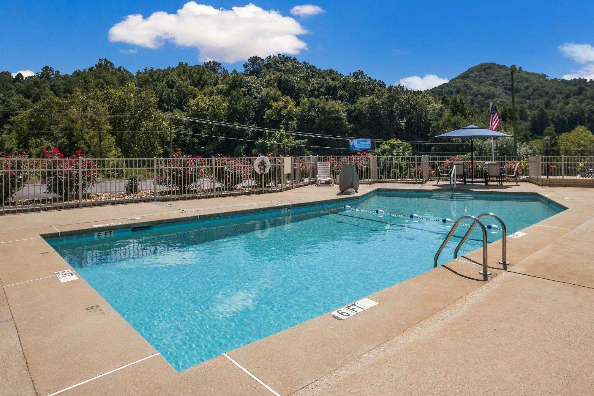 Clarion Pointe Sylva Near Cherokee Area Dillsboro Eksteriør billede