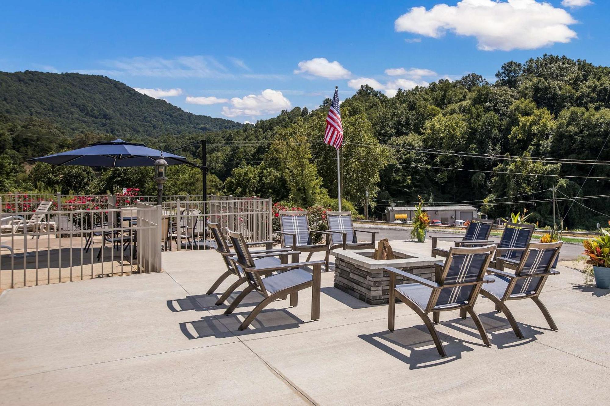 Clarion Pointe Sylva Near Cherokee Area Dillsboro Eksteriør billede
